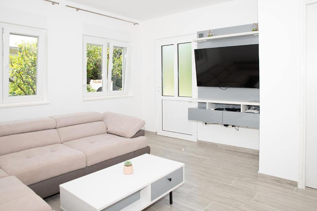 Apartmani Vrtodusic Banjol Kültér fotó